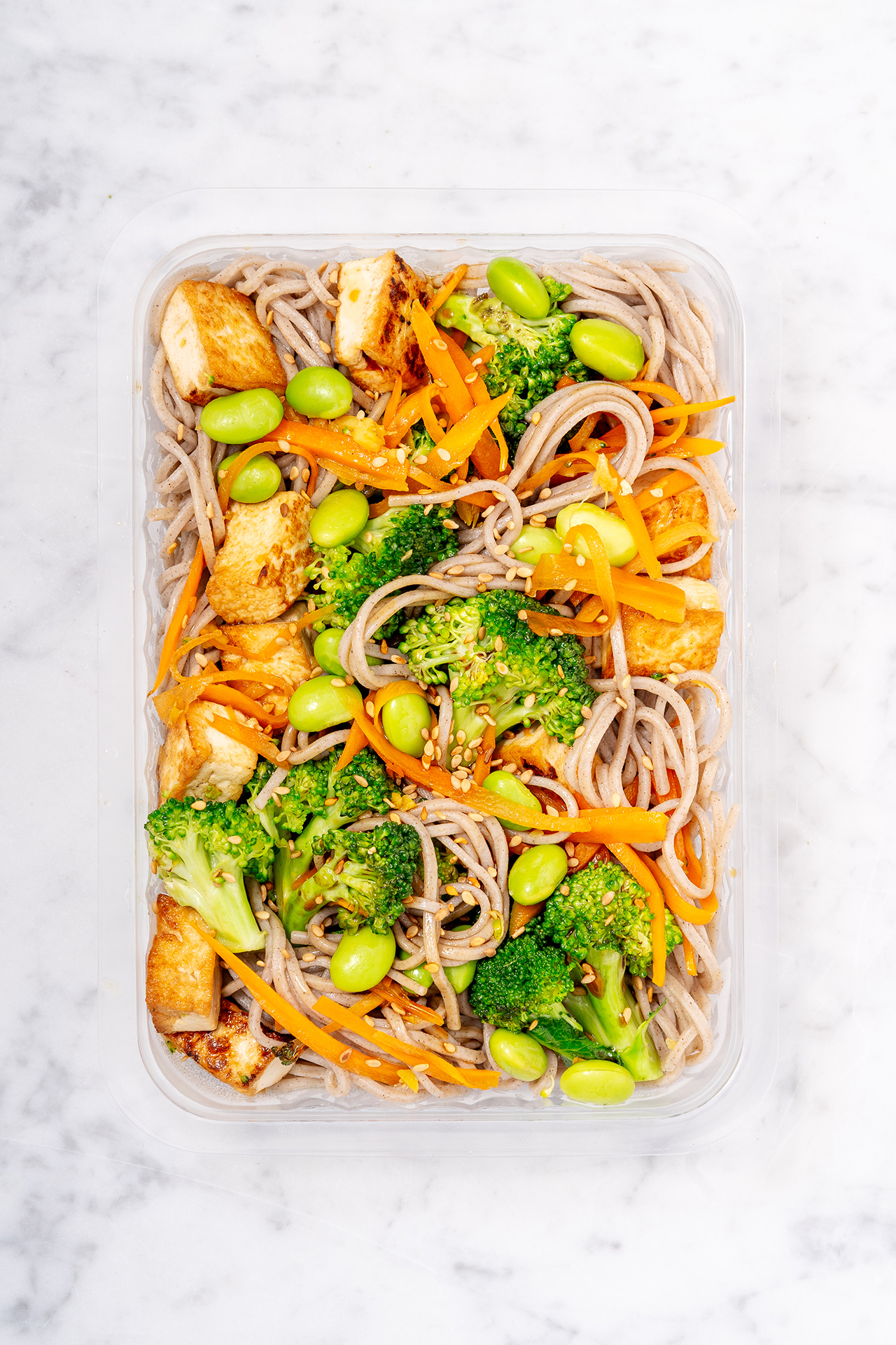 Nouilles soba, tofu grillé & légumes croquants